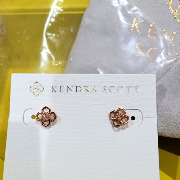 NWT KENDRA SCOTT RUE STUD EARRINGS Rose Gold - Picture 3 of 7